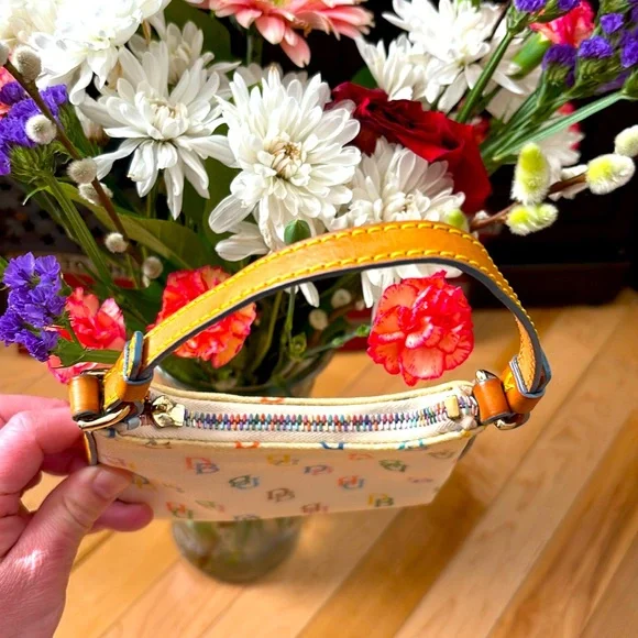 Mini Dooney and Bourke purse - Picture 6 of 7